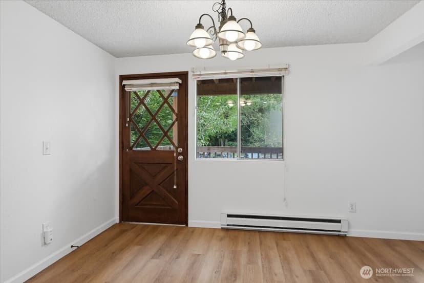 Property photo for 19433 28th Avenue NE #B, Lake Forest Park photo 8
