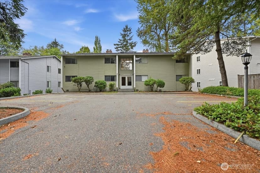 Property photo for 19433 28th Avenue NE #B, Lake Forest Park photo 20