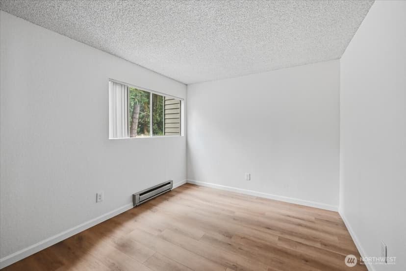 Property photo for 19433 28th Avenue NE #B, Lake Forest Park photo 11