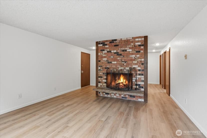 Property photo for 19433 28th Avenue NE #B, Lake Forest Park photo 5