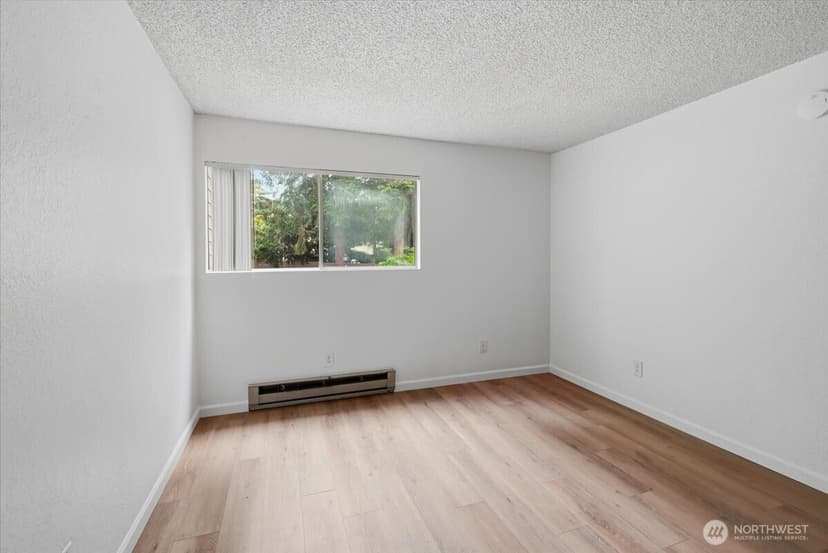 Property photo for 19433 28th Avenue NE #B, Lake Forest Park photo 15