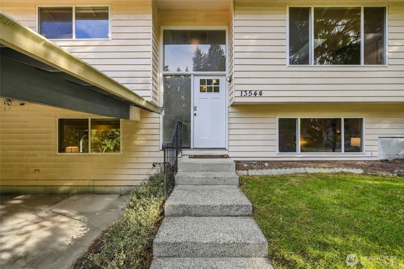 Property photo for 13544 127th Avenue NE, Kirkland photo 2