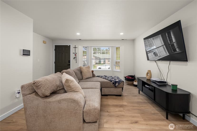 Property photo for 14301 1st Avenue E, Tacoma photo 5