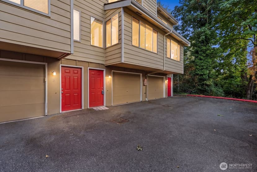Property photo for 11802 98th Avenue NE #B6, Kirkland photo 2