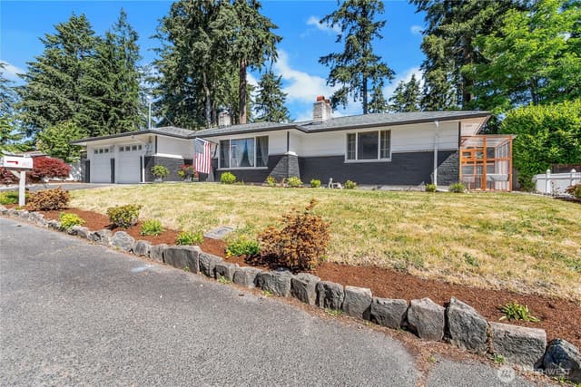 Property photo for 7913 Westshore Drive SW, Lakewood