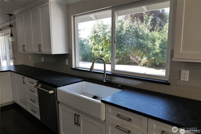 Property photo for 11602 SE 49th Street, Bellevue photo 5