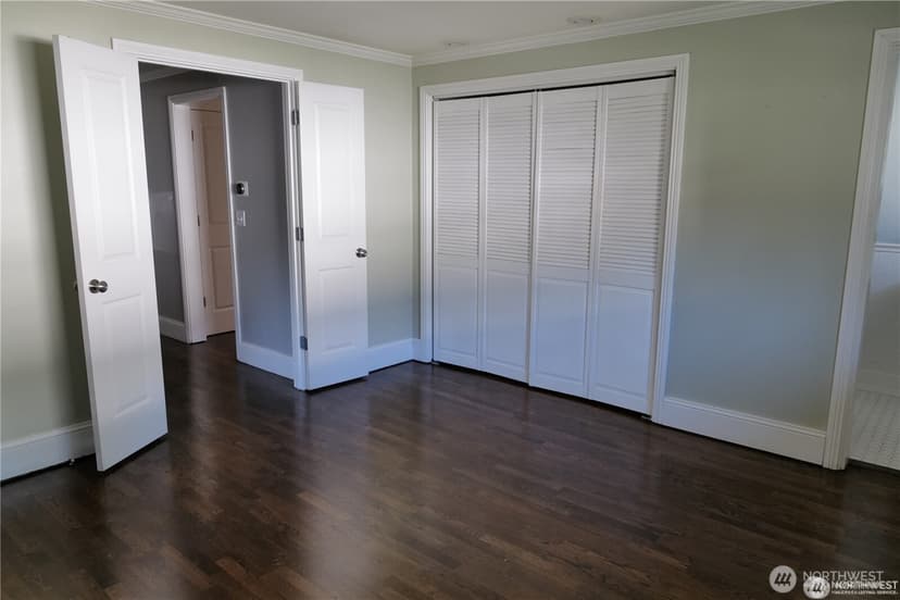 Property photo for 11602 SE 49th Street, Bellevue photo 10