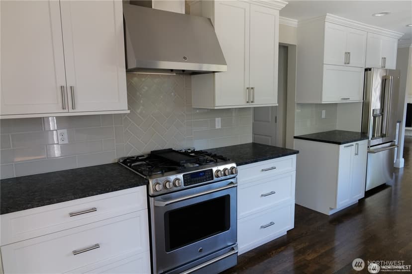 Property photo for 11602 SE 49th Street, Bellevue photo 3