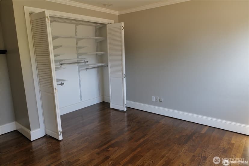 Property photo for 11602 SE 49th Street, Bellevue photo 13