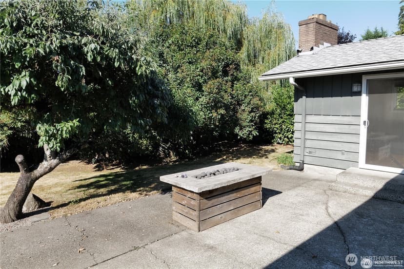 Property photo for 11602 SE 49th Street, Bellevue photo 18