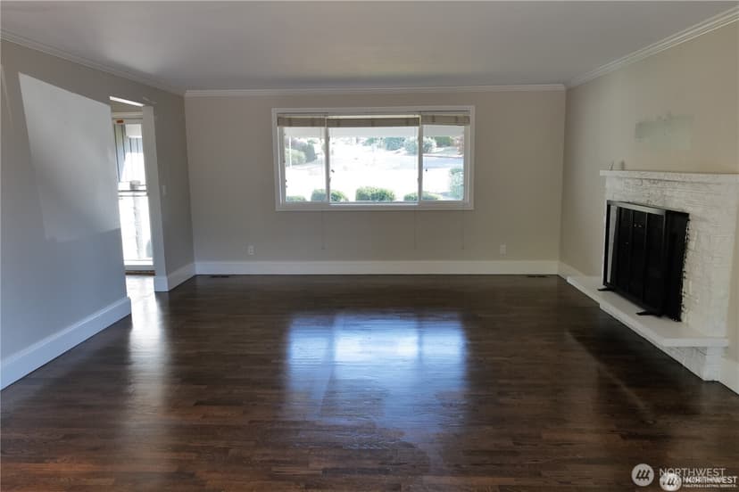 Property photo for 11602 SE 49th Street, Bellevue photo 2