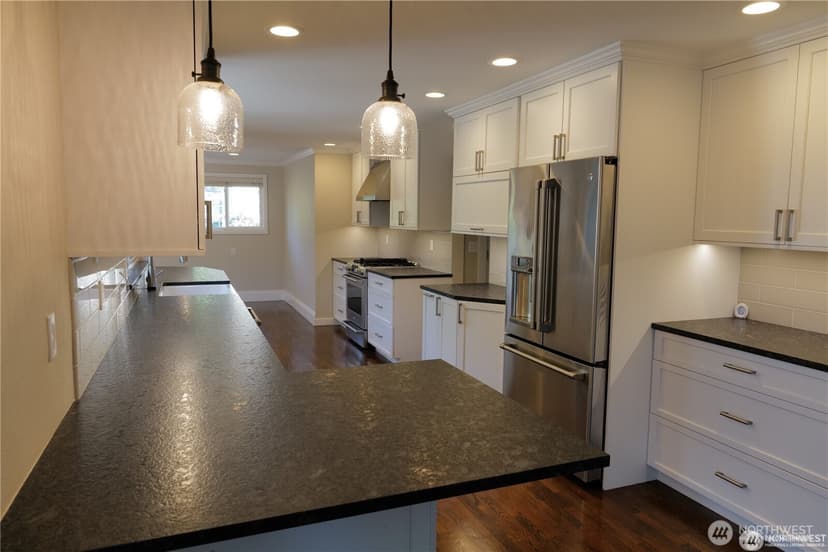 Property photo for 11602 SE 49th Street, Bellevue photo 6