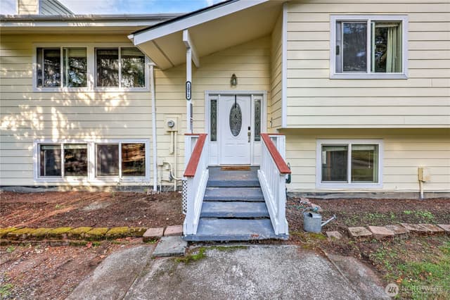 Property photo for 2072 Sidney Avenue, Port Orchard photo 3