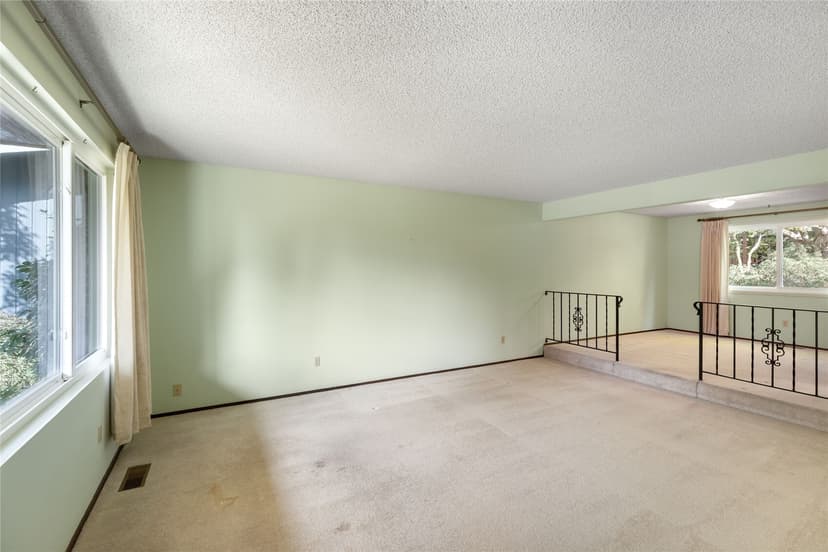 Property photo for 16321 NE 98th Street, Redmond photo 6