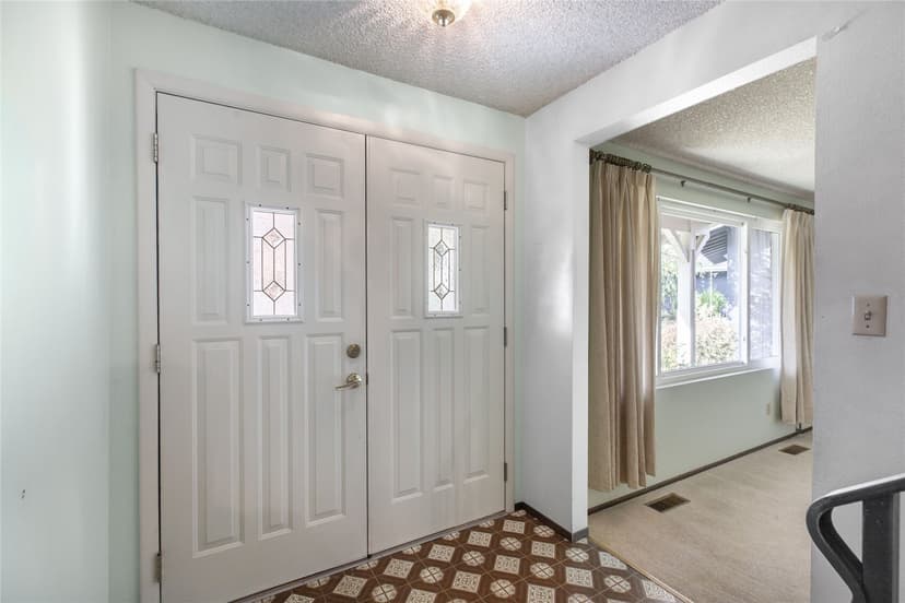 Property photo for 16321 NE 98th Street, Redmond photo 4