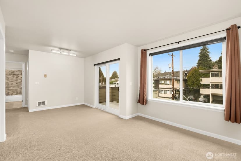 Property photo for 3926 1st Avenue NE #31, Seattle photo 6