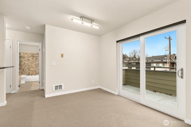 Property photo for 3926 1st Avenue NE #31, Seattle photo 4
