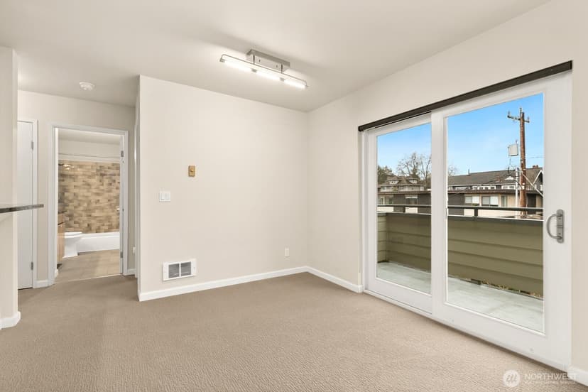 Property photo for 3926 1st Avenue NE #31, Seattle photo 4