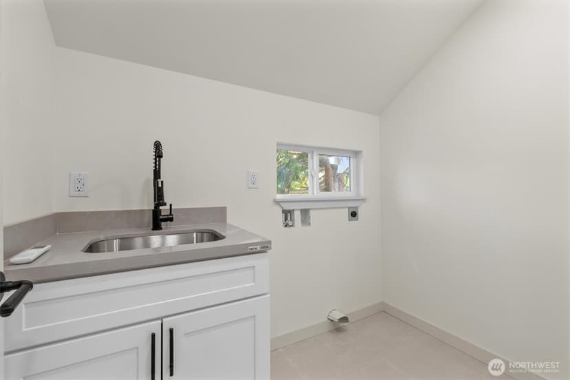 Property photo for 6706 Holly Place SW, Seattle photo 24