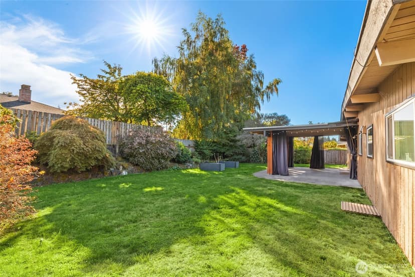 Property photo for 8227 SE 35th Street, Mercer Island photo 2