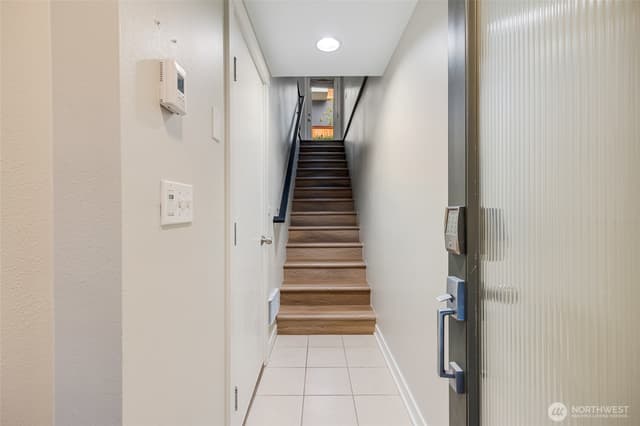 Property photo for 2524 Yale Avenue E #A, Seattle photo 4