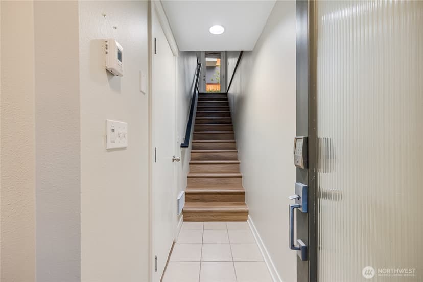 Property photo for 2524 Yale Avenue E #A, Seattle photo 4