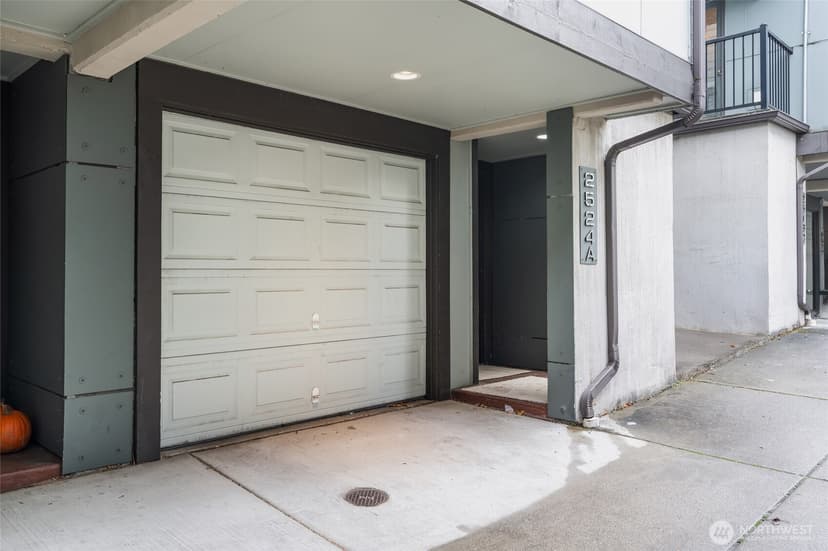 Property photo for 2524 Yale Avenue E #A, Seattle photo 3