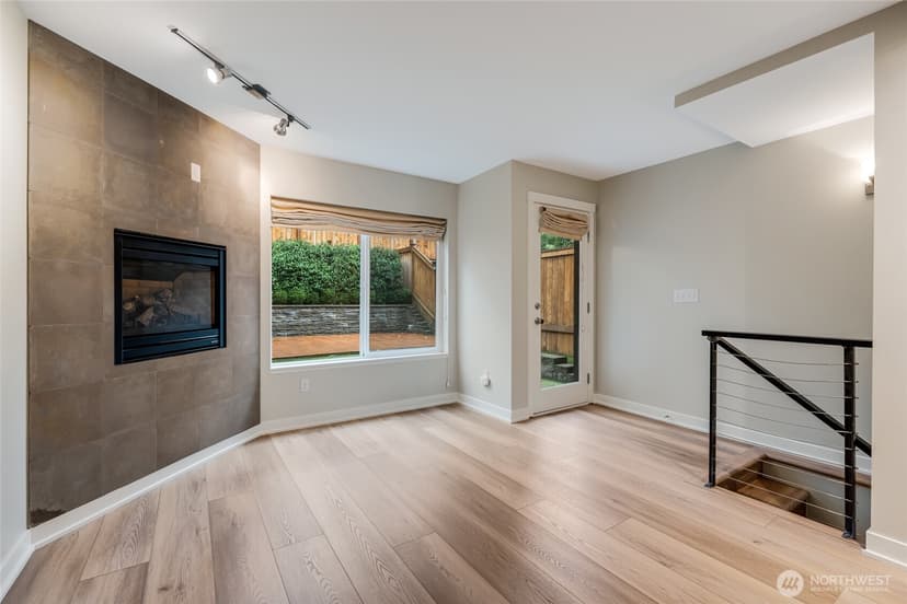 Property photo for 2524 Yale Avenue E #A, Seattle photo 6