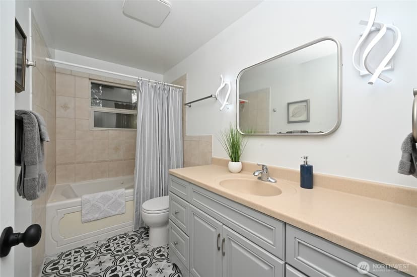 Property photo for 1135 S 204th Street, Seattle photo 21
