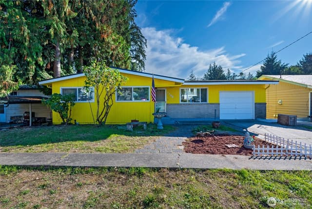 Property photo for 1135 S 204th Street, Seattle