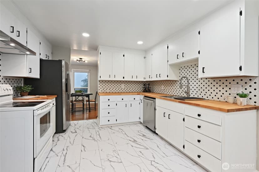 Property photo for 1135 S 204th Street, Seattle photo 11