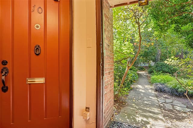 Property photo for 1516 E Republican #10, Seattle photo 4