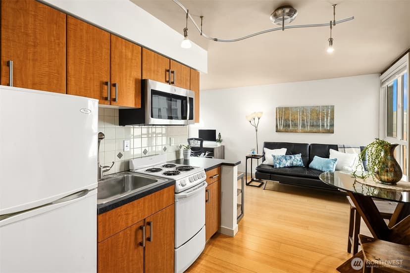 Property photo for 905 Cherry Street #706, Seattle photo 9