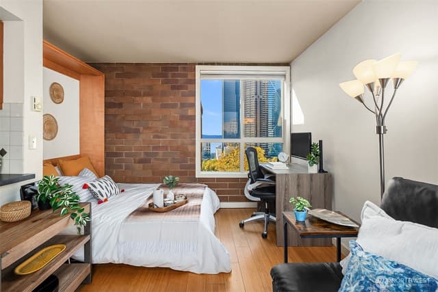 Property photo for 905 Cherry Street #706, Seattle photo 4