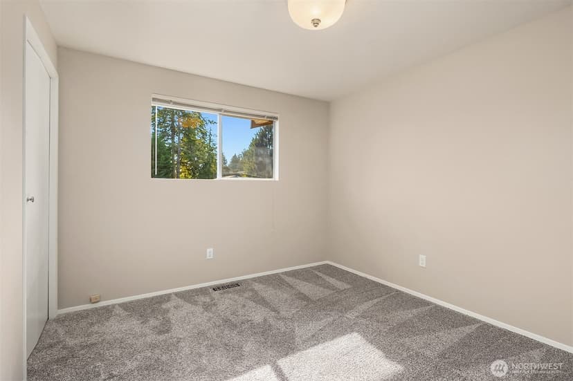 Property photo for 3008 NE 201st Place, Lake Forest Park photo 24