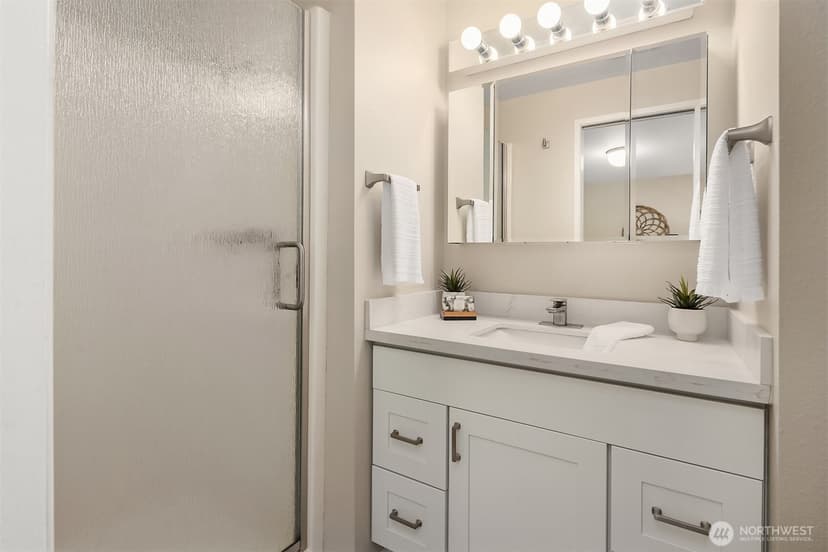 Property photo for 3008 NE 201st Place, Lake Forest Park photo 23