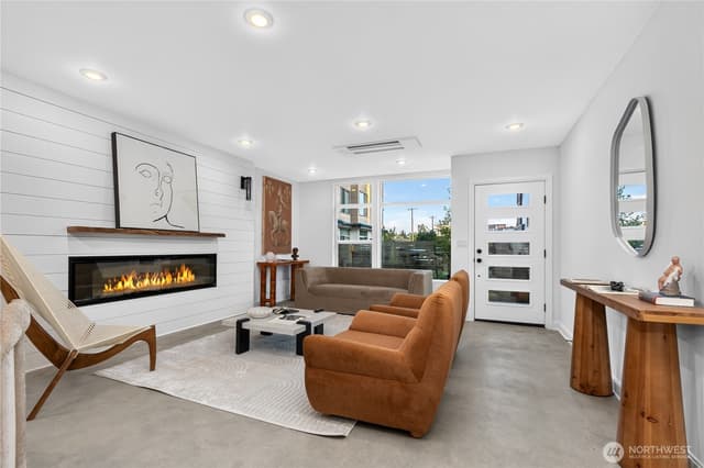 Property photo for 5011 Fauntleroy Way SW #B, Seattle photo 4