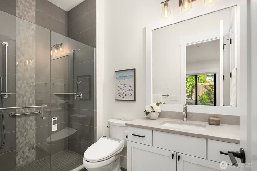 Property photo for 10668 SE 32nd Street, Bellevue photo 18