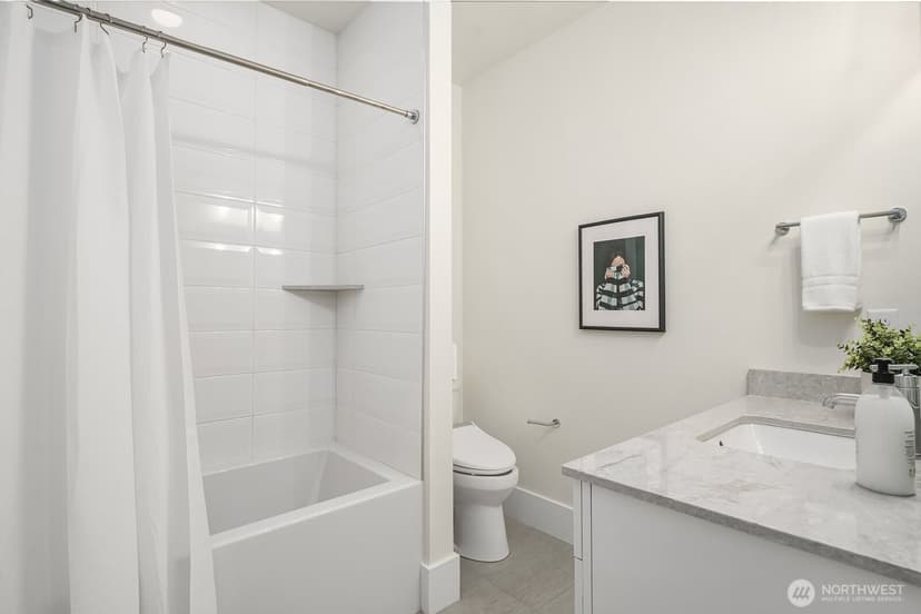 Property photo for 10668 SE 32nd Street, Bellevue photo 36
