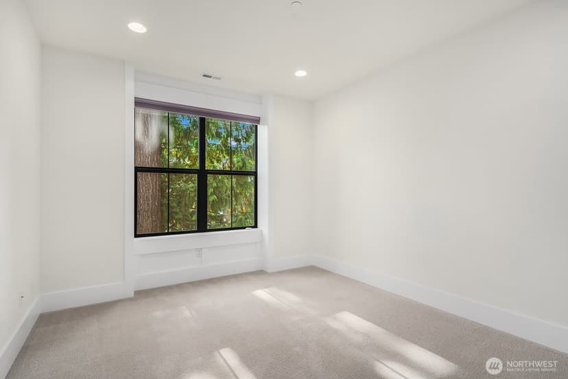 Property photo for 10668 SE 32nd Street, Bellevue photo 34