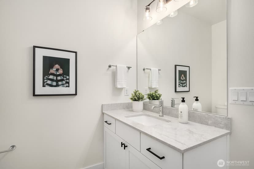 Property photo for 10668 SE 32nd Street, Bellevue photo 35