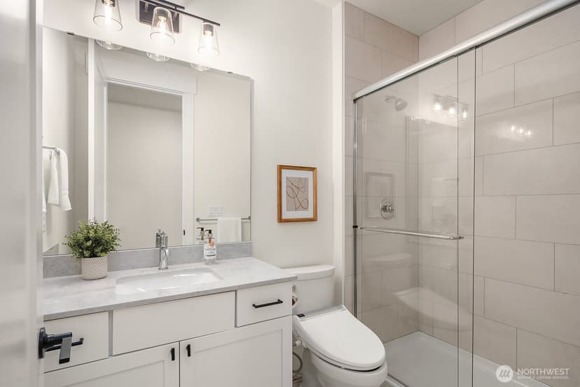 Property photo for 10668 SE 32nd Street, Bellevue photo 22