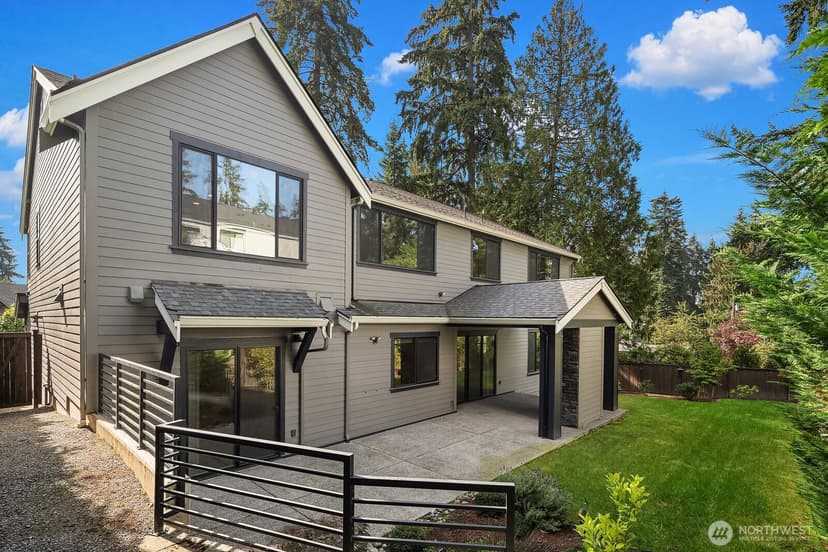 Property photo for 10668 SE 32nd Street, Bellevue photo 39