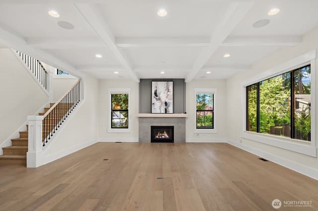 Property photo for 10668 SE 32nd Street, Bellevue photo 3