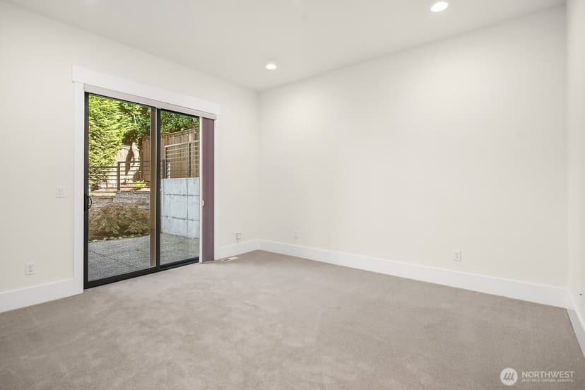 Property photo for 10668 SE 32nd Street, Bellevue photo 17