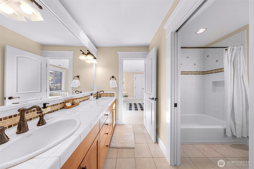 Property photo for 10222 NE 30th Place, Bellevue photo 26