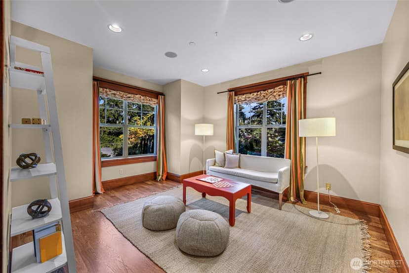 Property photo for 10222 NE 30th Place, Bellevue photo 6