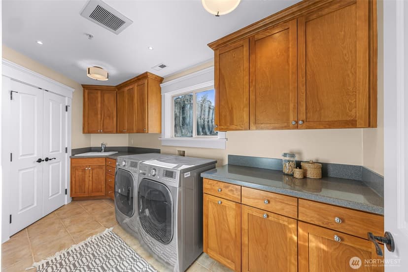 Property photo for 10222 NE 30th Place, Bellevue photo 30