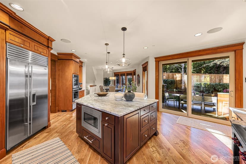 Property photo for 10222 NE 30th Place, Bellevue photo 11