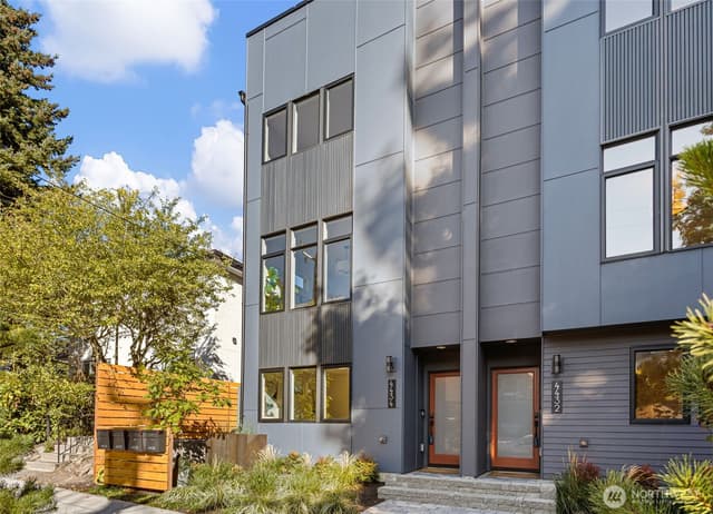 Property photo for 4434 Dayton Avenue N, Seattle photo 2